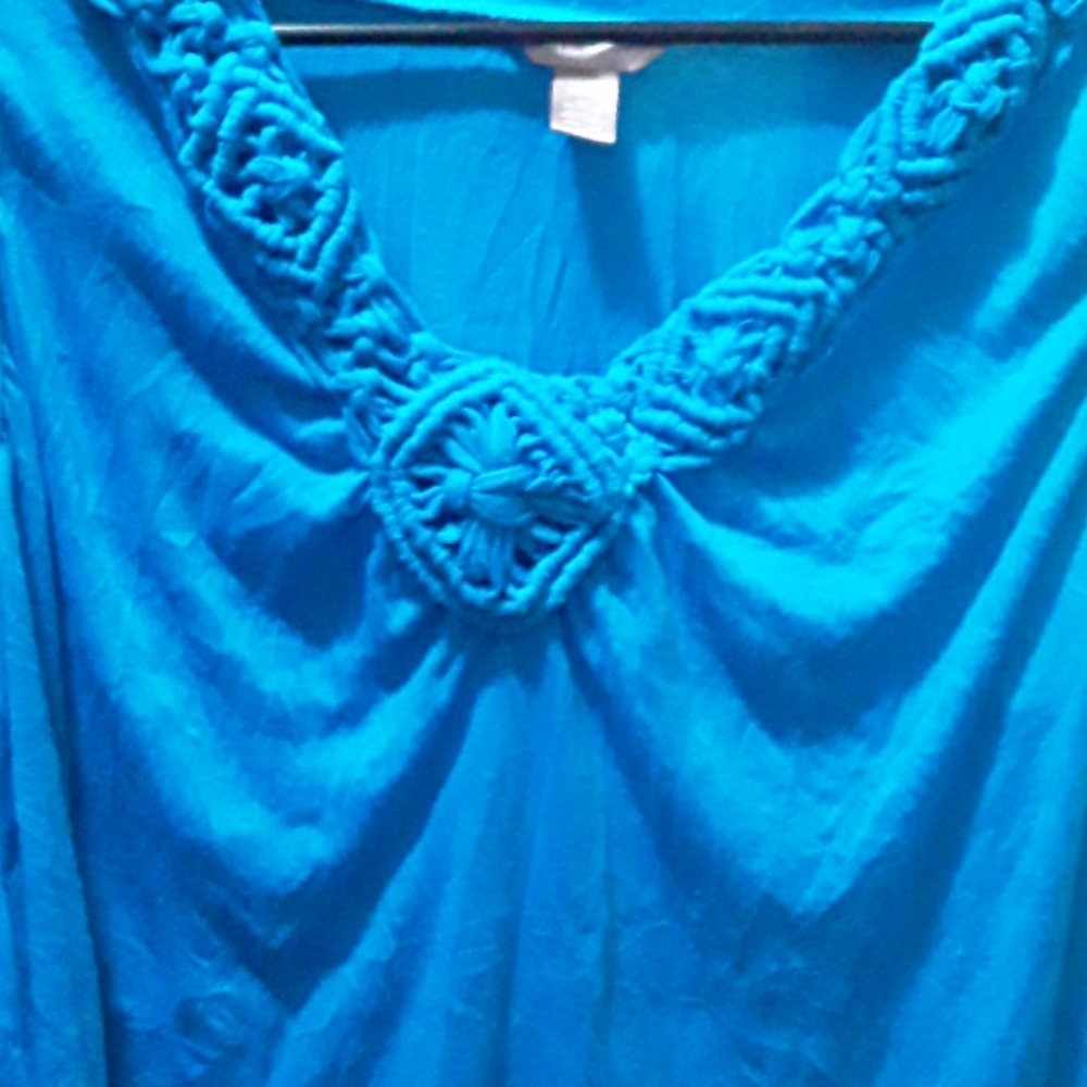 Super cute Turquoise top